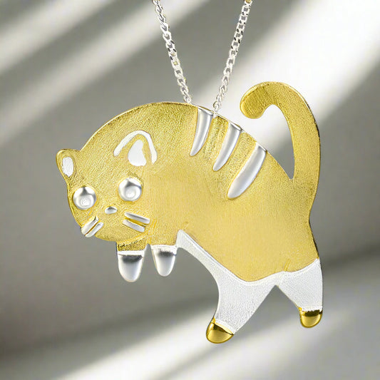 Adorable Scaredy-Cat 925 Sterling Silver Handcrafted Fine Pendant Without Necklace